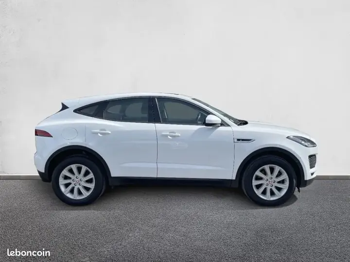 Jaguar E-Pace 2018 photo 4