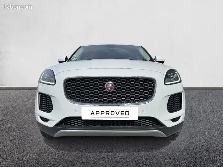 Jaguar E-Pace 2018 photo 2