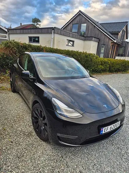 Tesla Model Y 2023 photo 3