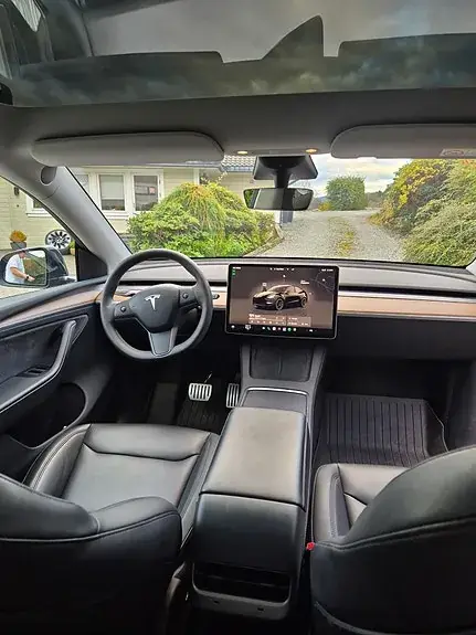 Tesla Model Y 2023 photo 4