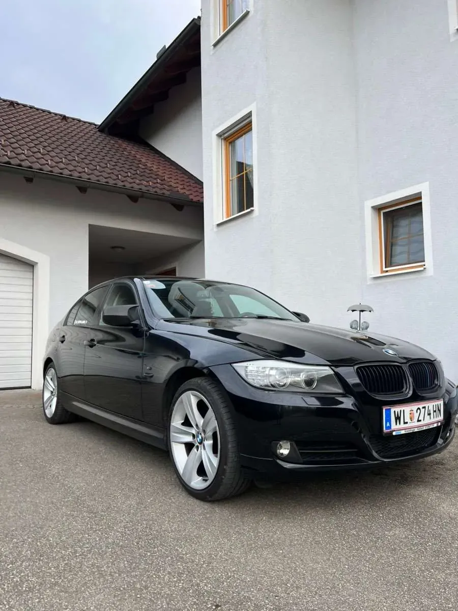 BMW 3 Series 2010 photo 2