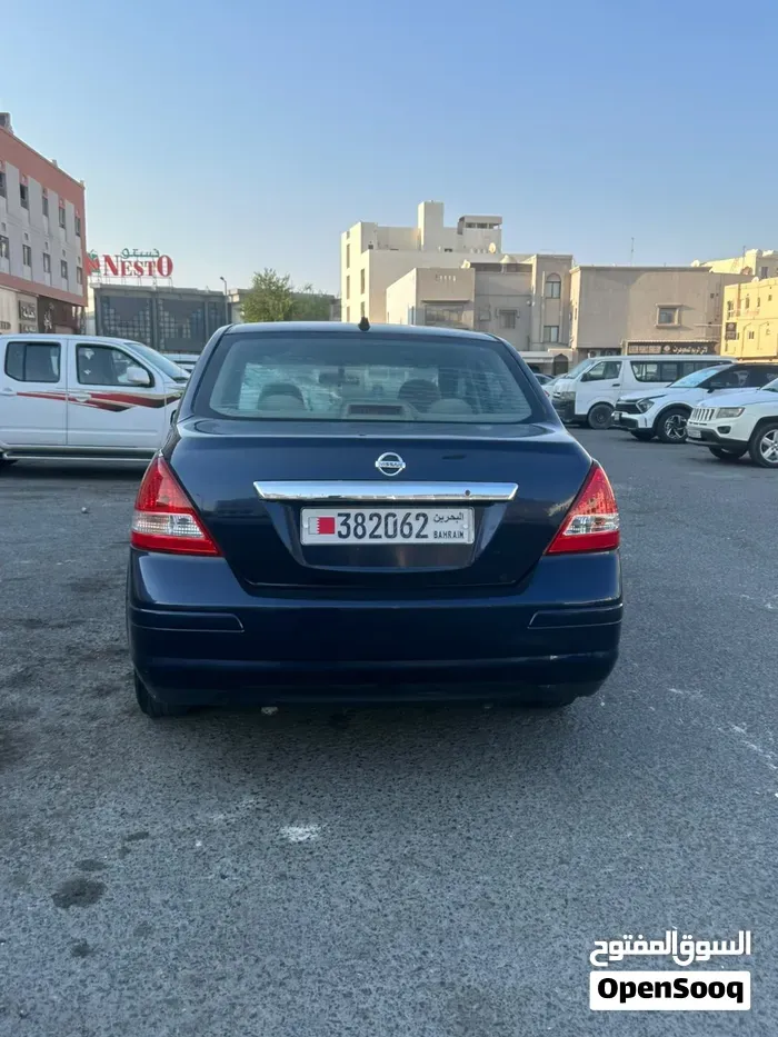 Nissan Tiida 2011 photo 3