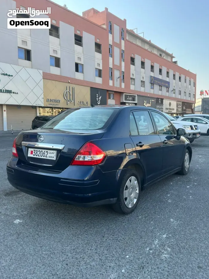 Nissan Tiida 2011 photo 2