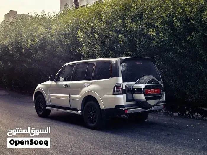 Mitsubishi Pajero 2014 photo 4