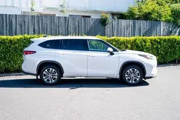 Toyota Highlander 2022 photo 3