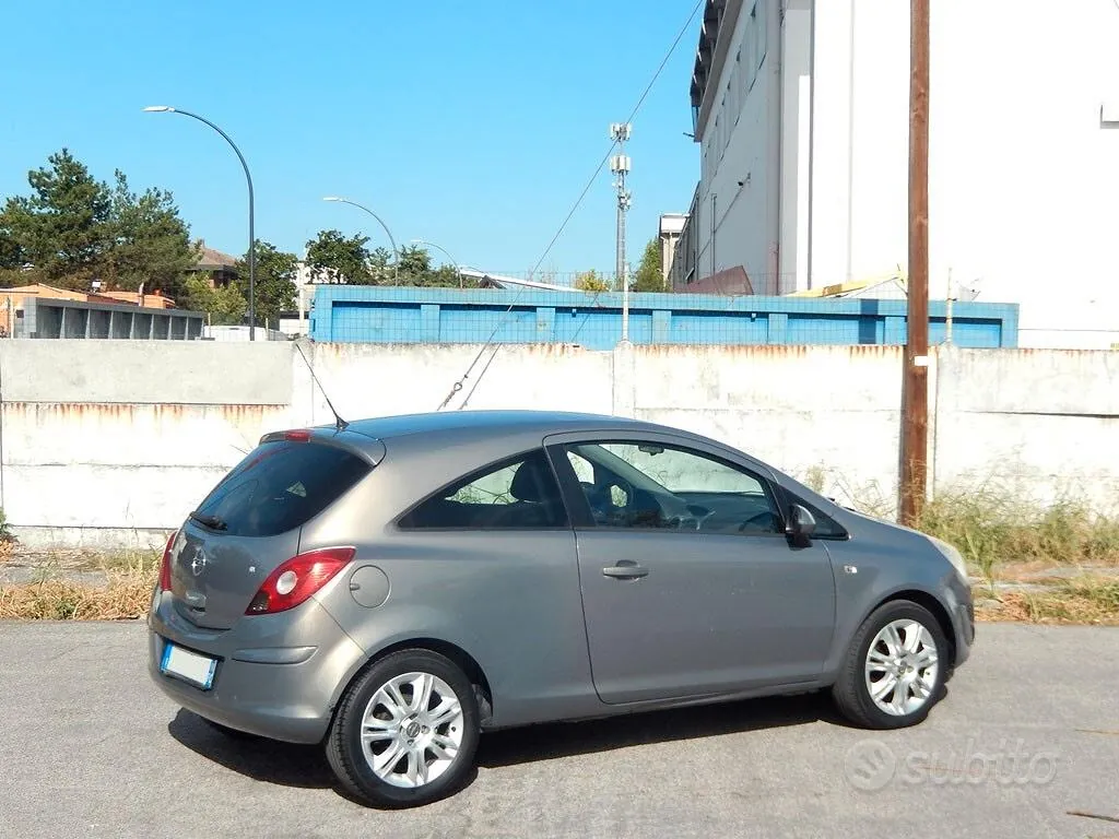 Opel Corsa D 2012 photo 3