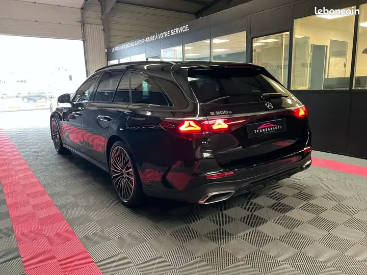 Mercedes-Benz E-Class 2023 photo 4