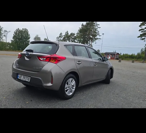 Toyota Auris 2013 photo 3