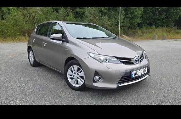 Toyota Auris 2013 photo 2
