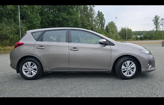 Toyota Auris 2013 photo 4
