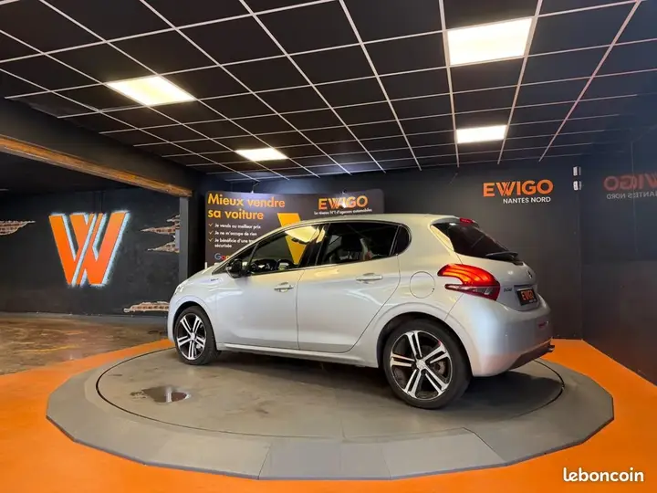 Peugeot 208 2018 photo 2