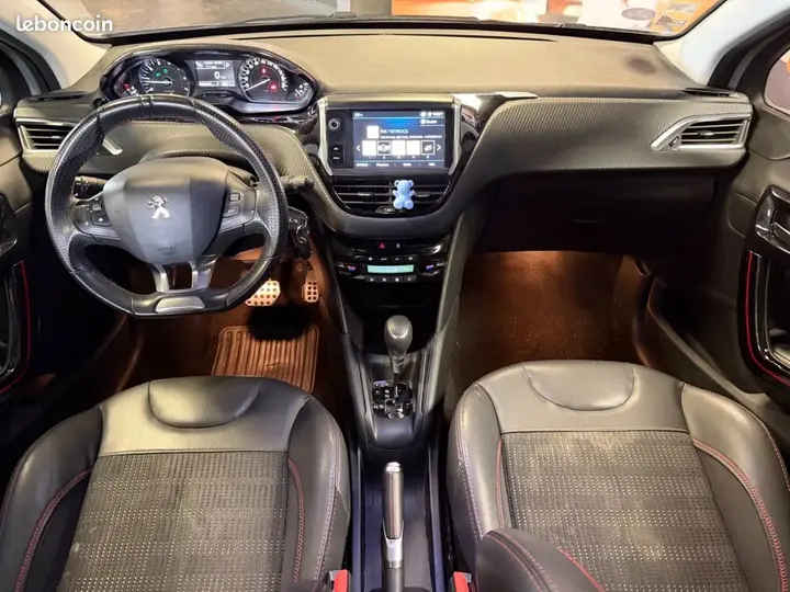 Peugeot 208 2018 photo 3