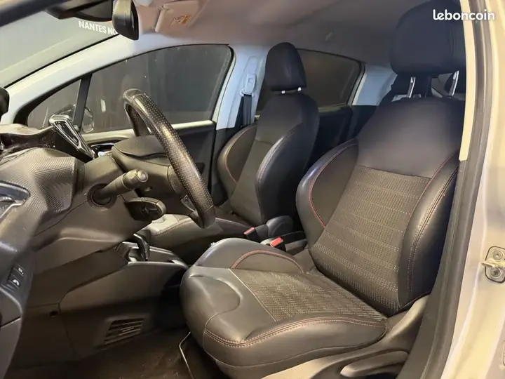 Peugeot 208 2018 photo 4