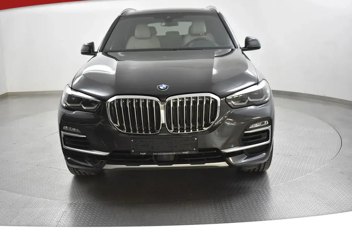 BMW X5 2021 photo 2