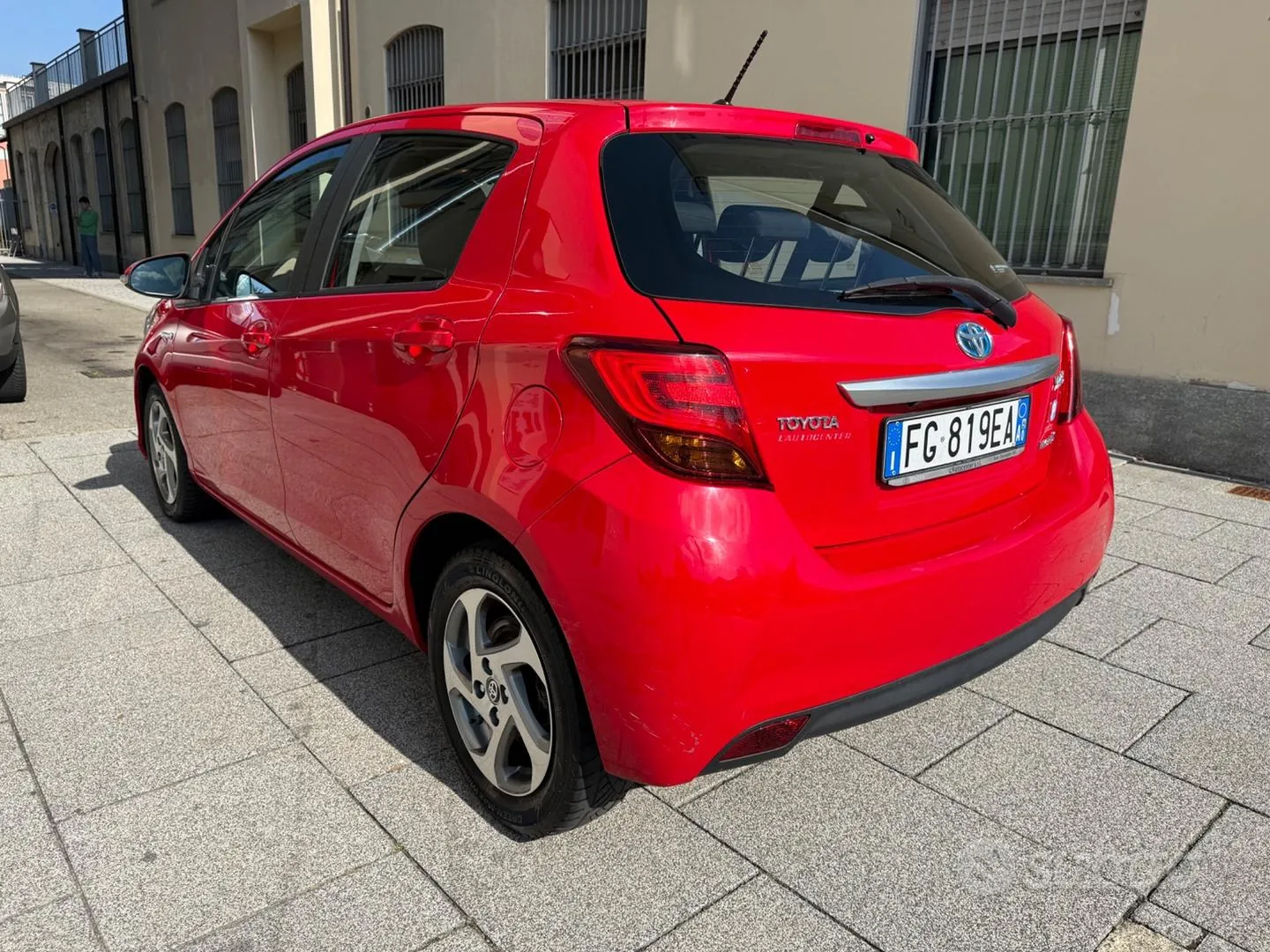 Toyota Yaris 2017 photo 2