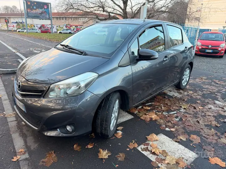 Toyota Yaris 2012 photo 3