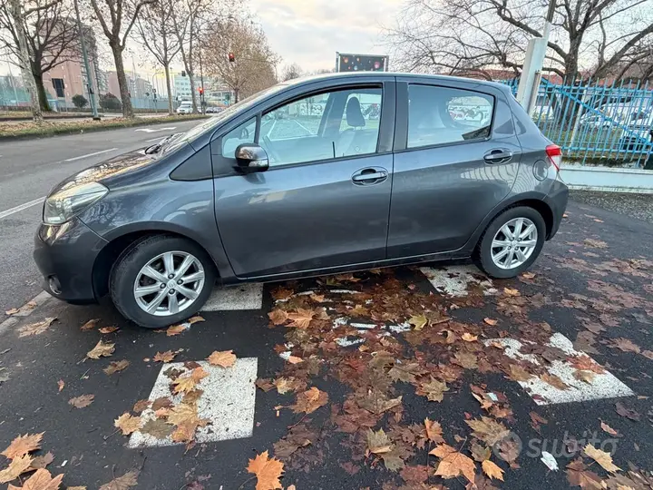 Toyota Yaris 2012 photo 4