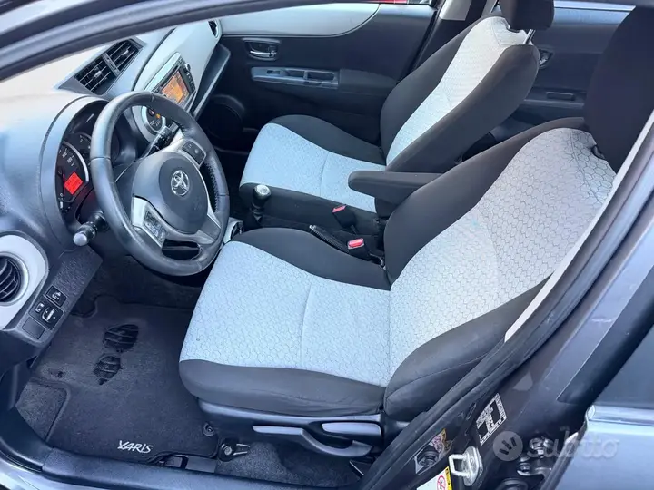 Toyota Yaris 2012 photo 5