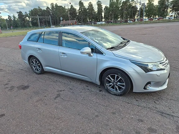 Toyota Avensis 2012 photo 4