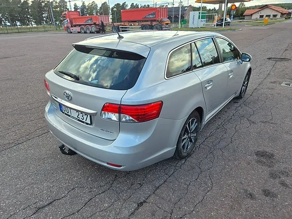 Toyota Avensis 2012 photo 5