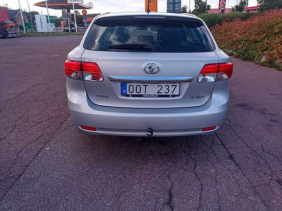 Toyota Avensis 2012 photo 2