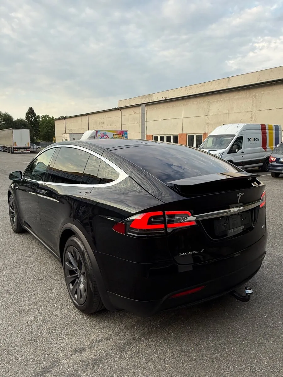 Tesla Model X 2017 photo 3