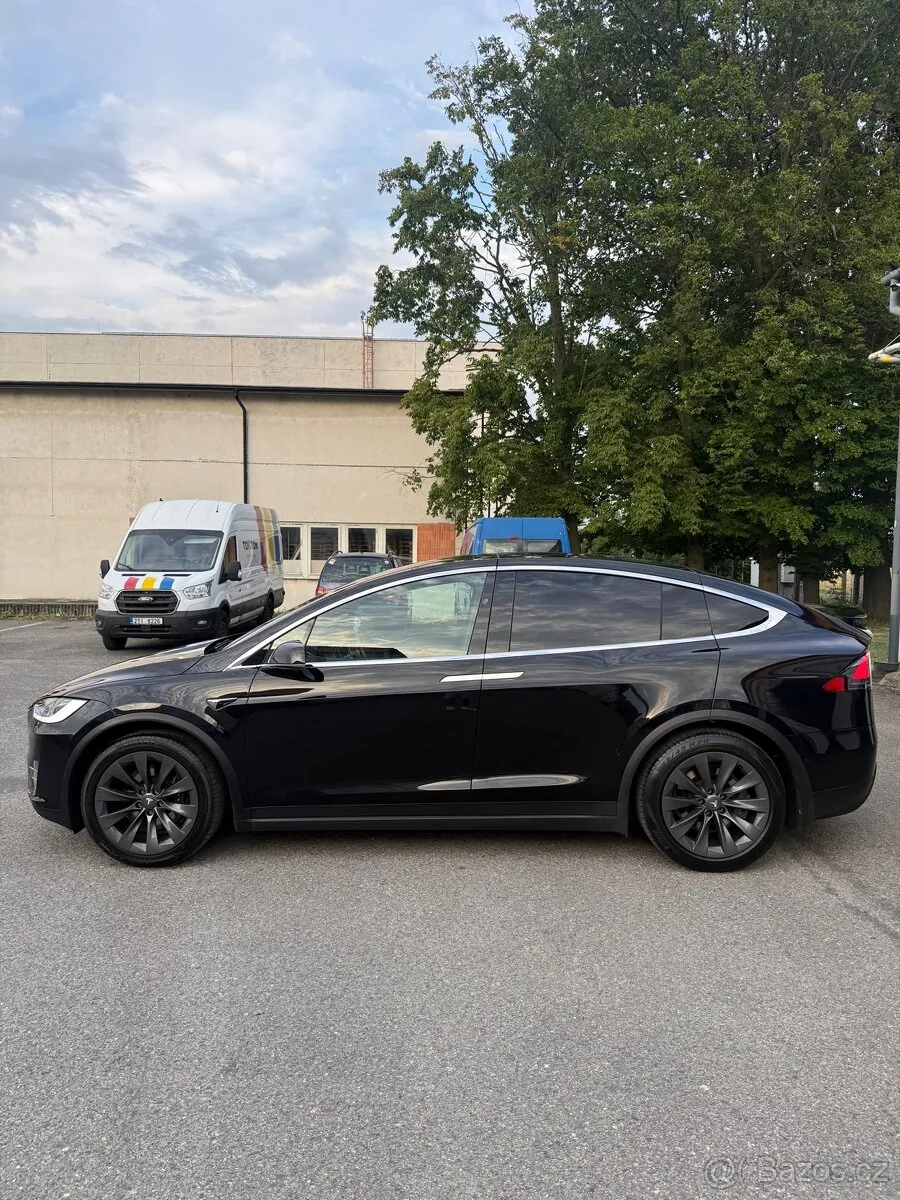 Tesla Model X 2017 photo 2