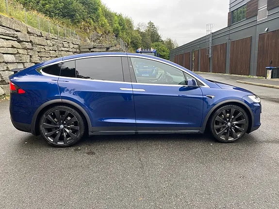 Tesla Model X 2018 photo 2
