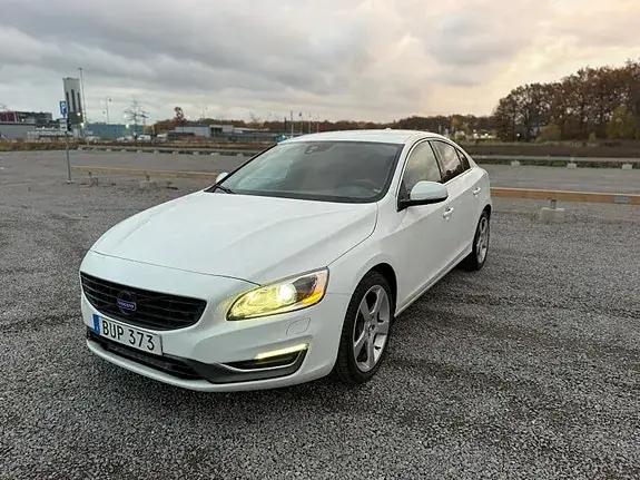 Volvo S60 2014 photo 2