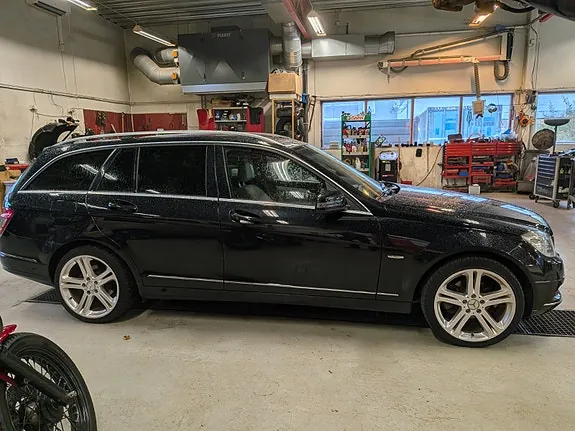 Mercedes-Benz E200C 2009 photo 3