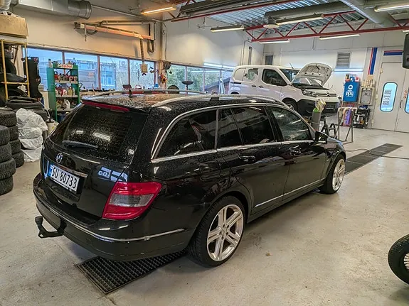 Mercedes-Benz E200C 2009 photo 4