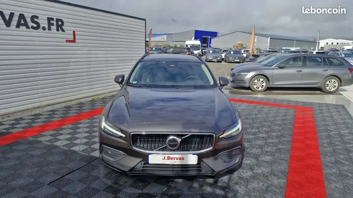 Volvo V60 2022 photo 2