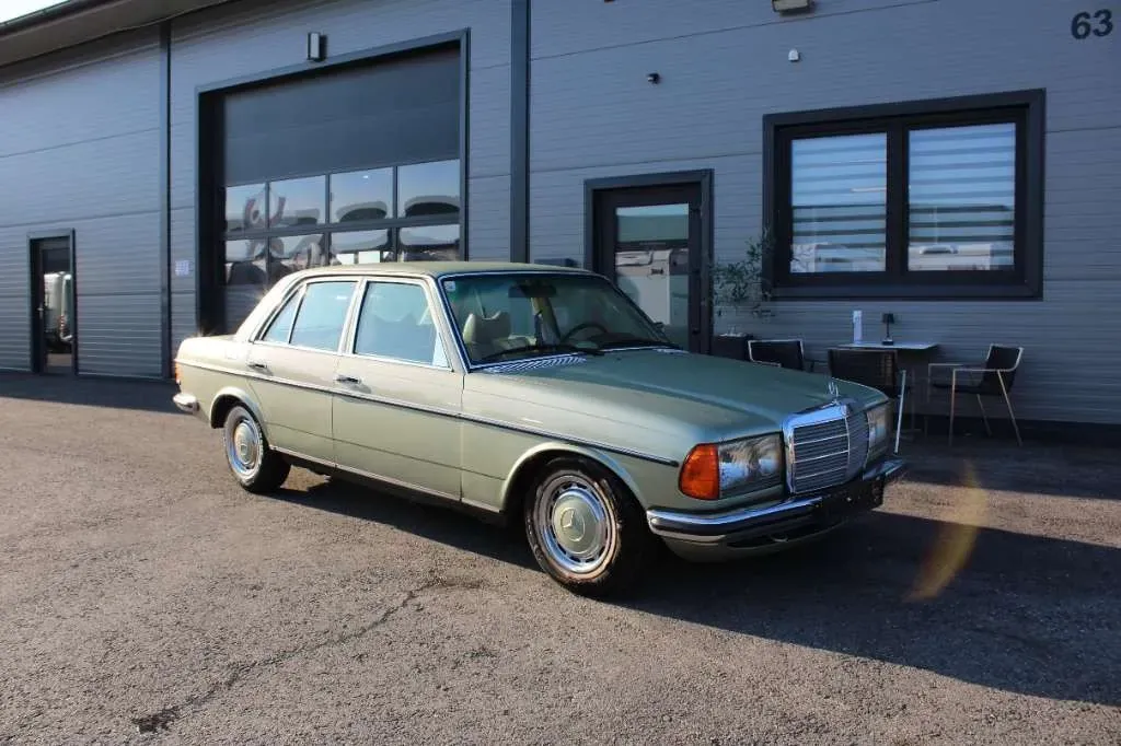 Mercedes-Benz 280 1978 photo 4