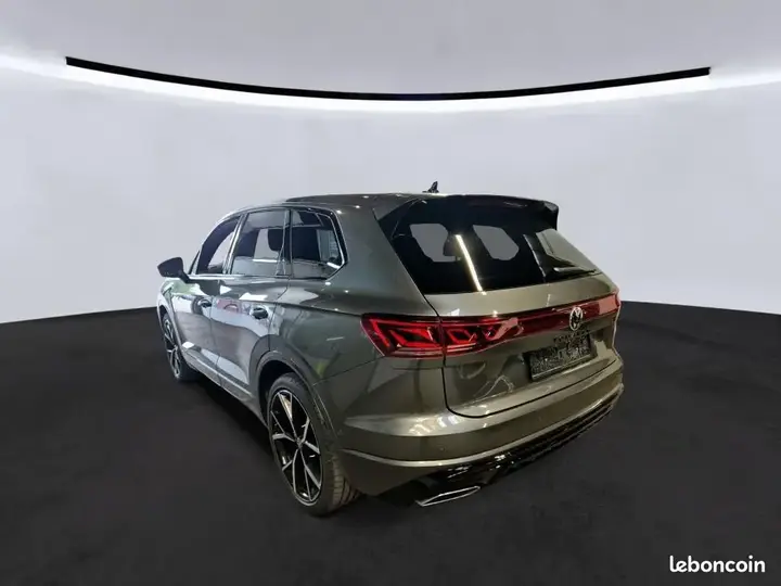 Volkswagen Touareg 2024 photo 2