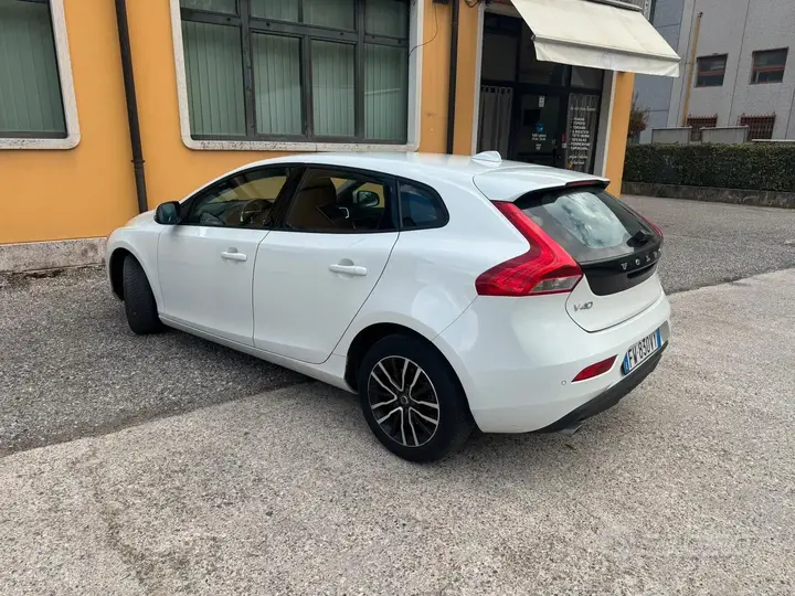 Volvo V40 2019 photo 4