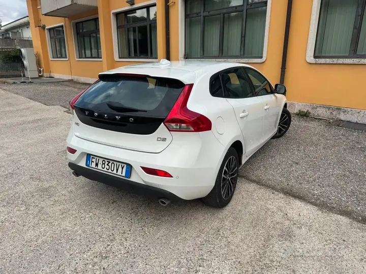 Volvo V40 2019 photo 3