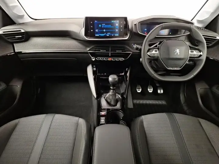Peugeot 208 2023 photo 3