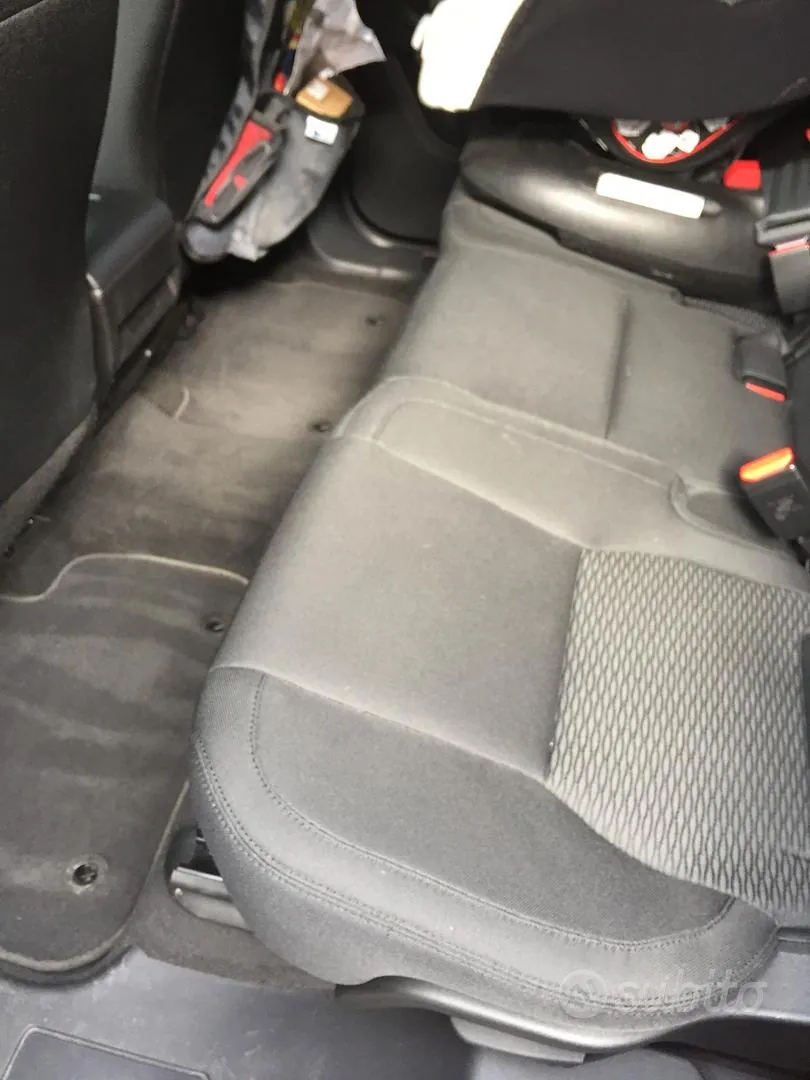 Land Rover Discovery Sport 2017 photo 5