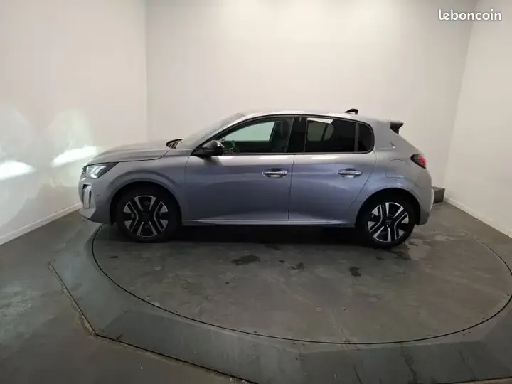 Peugeot 208 2025 photo 2