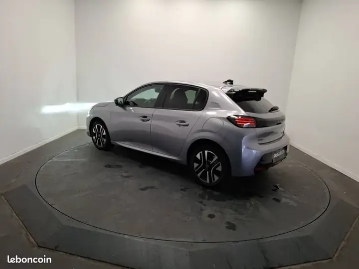 Peugeot 208 2025 photo 3
