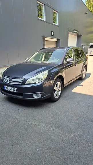 Subaru Outback 2011 photo 2