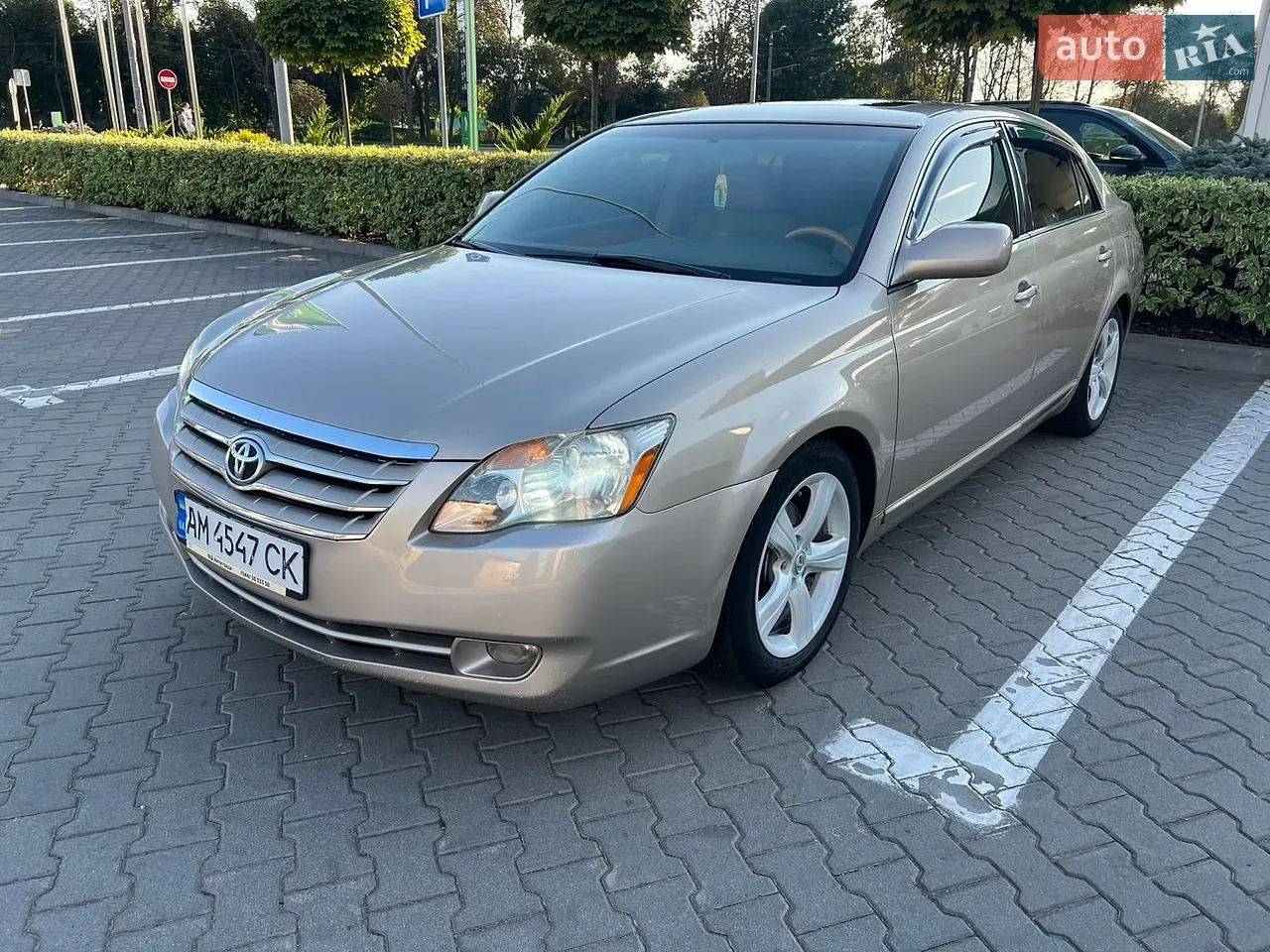 Toyota Avalon 2005 photo 2