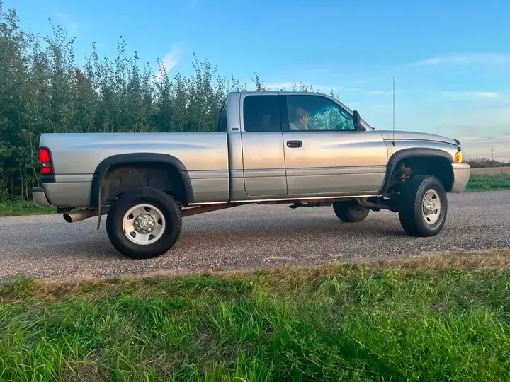 Dodge Ram 2500 2001 photo 2