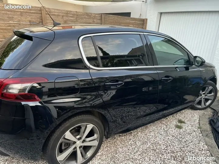 Peugeot 308 2019 photo 2