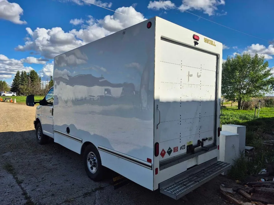 GMC Savana 2023 photo 4