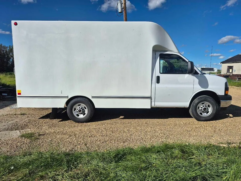 GMC Savana 2023 photo 3