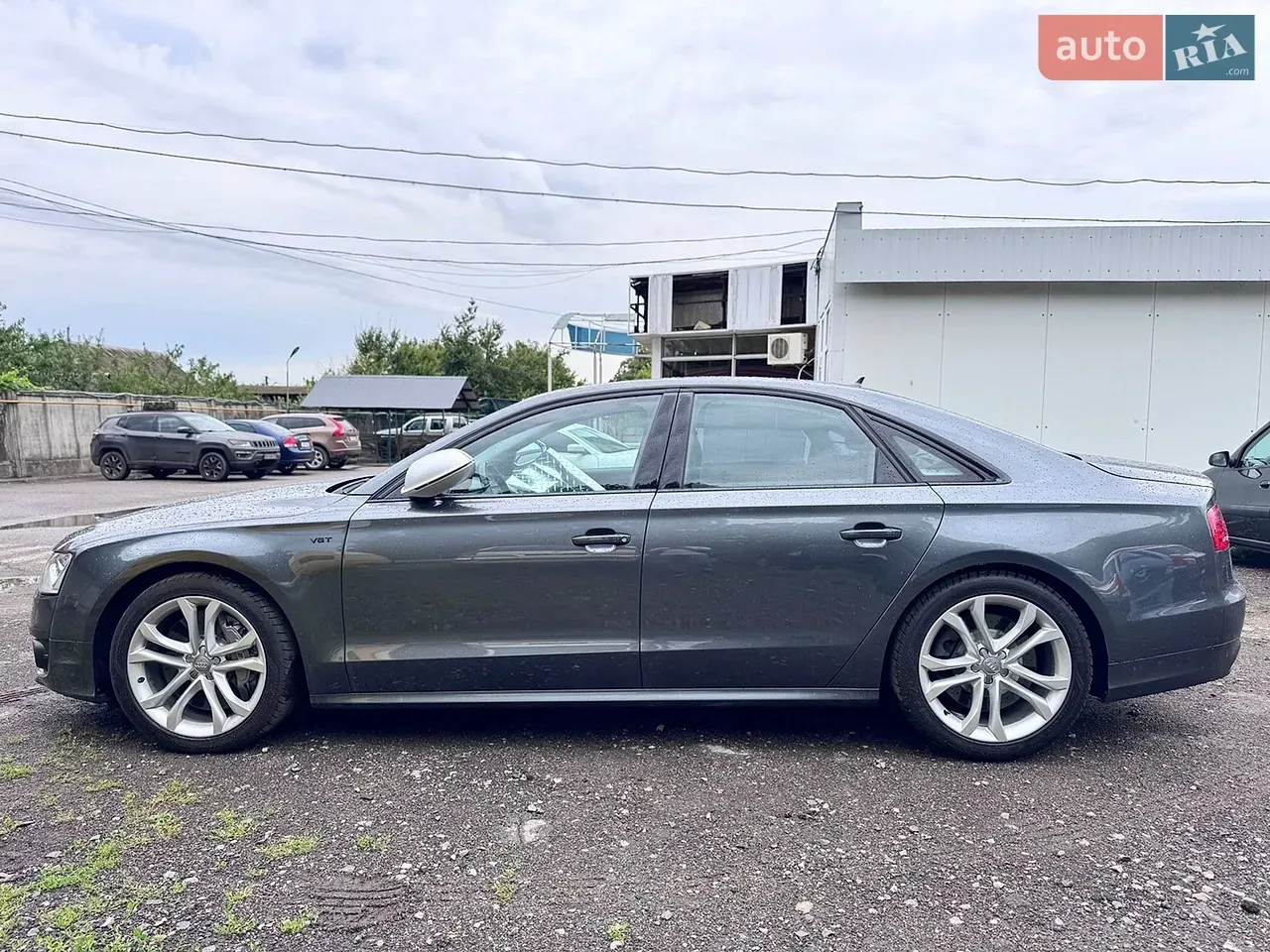 Audi A8 2012 photo 3
