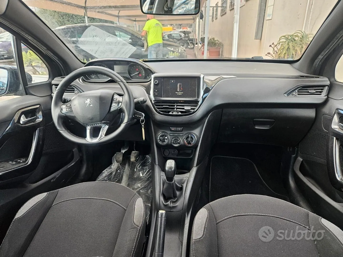 Peugeot 208 2016 photo 3