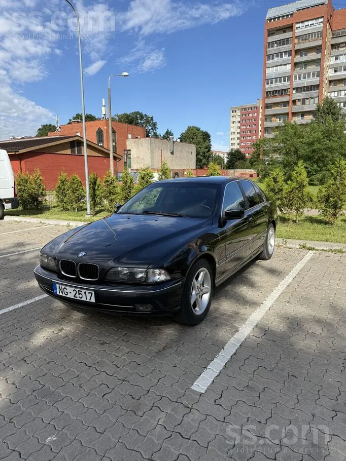 BMW 523