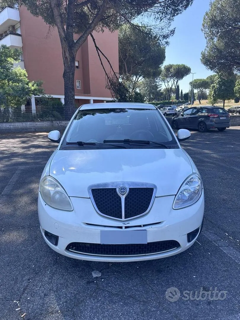 Lancia Ypsilon 2010 photo 2